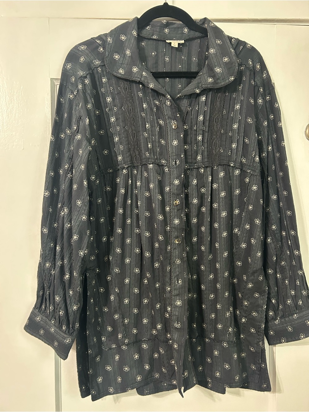 Women's charcoal gray Floral Button-Front tunic Blouse